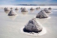 Een zoutvlakte in Bolivia, 'Salar de Uyuni' / Bron: Luca Galuzzi (Lucag), edit by Trialsanderrors, Wikimedia Commons (CC BY-SA-2.5)